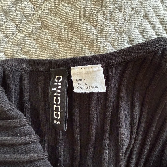 Black Ribbed Button-Down Tank Top - Picture 3 of 3